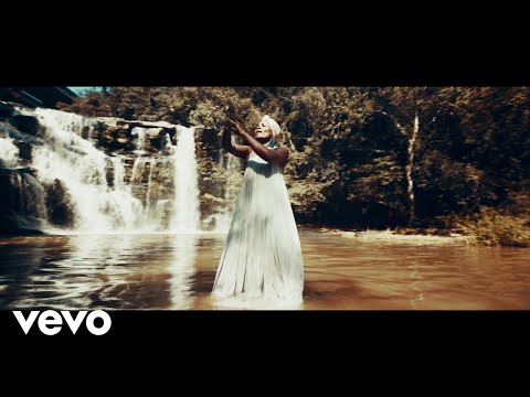 Mpumi - Izulu (Official Music Video)