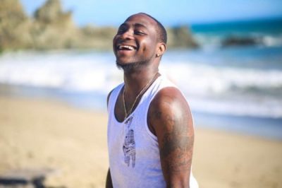 Davido Shows Generosity To Music Video Director Who Said He Has No Talent (Photos)