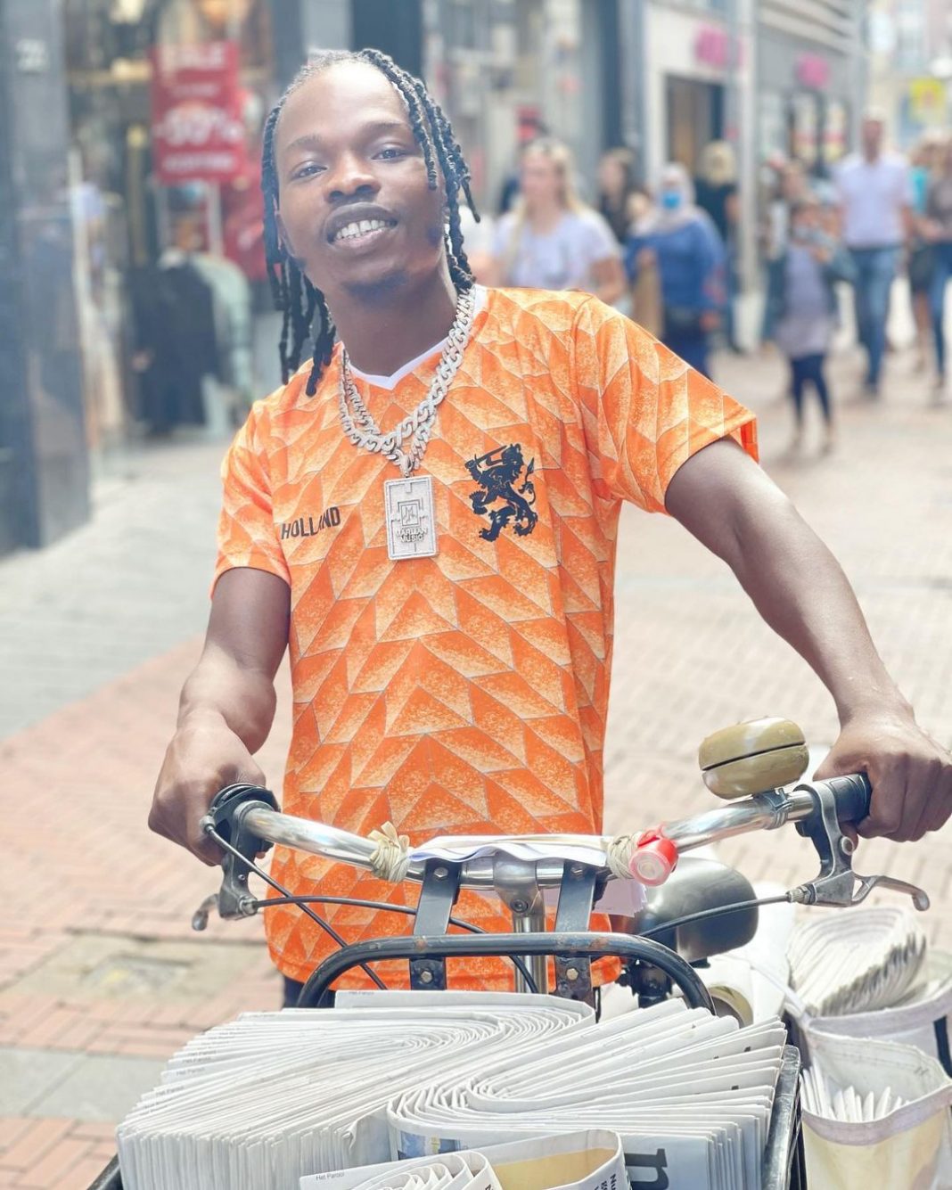 Naira Marley Announces Release Date For Debut Album In ‘Presidential’ Video