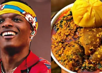 “Eba and egusi don injure me; I no fit move” – Wizkid cries out after sumptuous meal