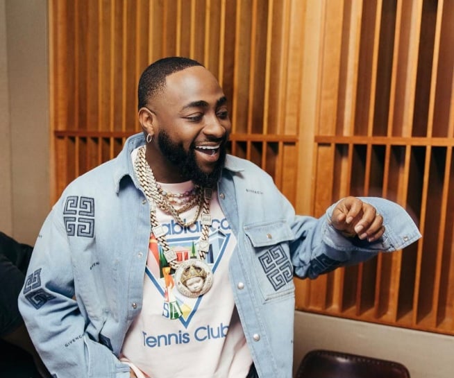 Davido called out for smoking weed in front of police