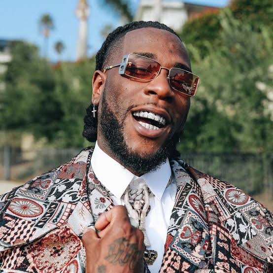 Burna Boy reportedly gifts $1,000 to security operatives outside Lagos club