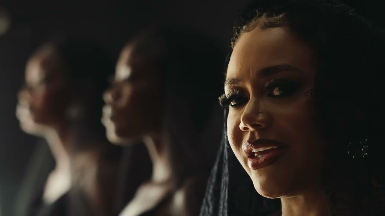 Akwaboah X Nadia Buari – Smile Again